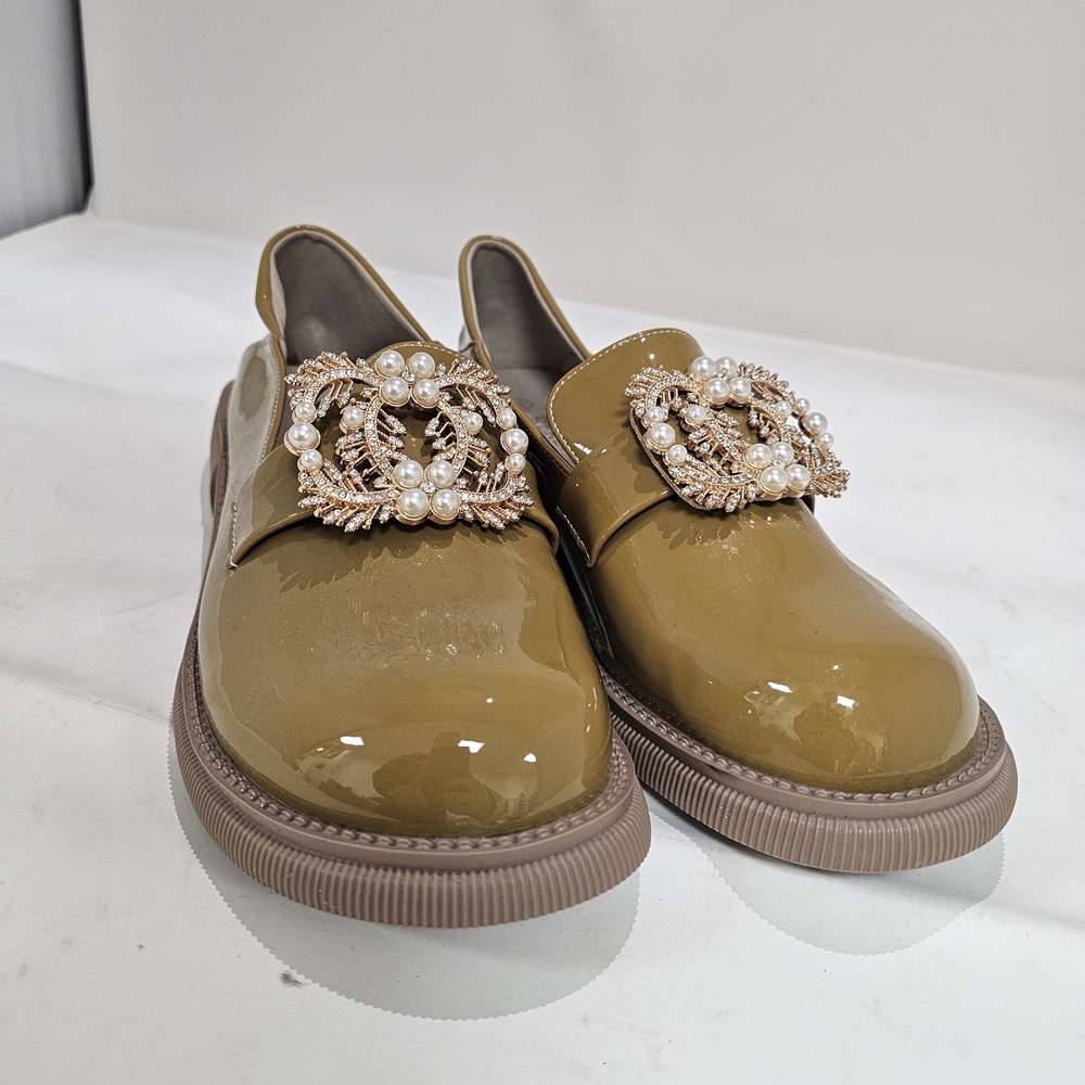 Elegant Women's Loafers with Pearl Embellishment